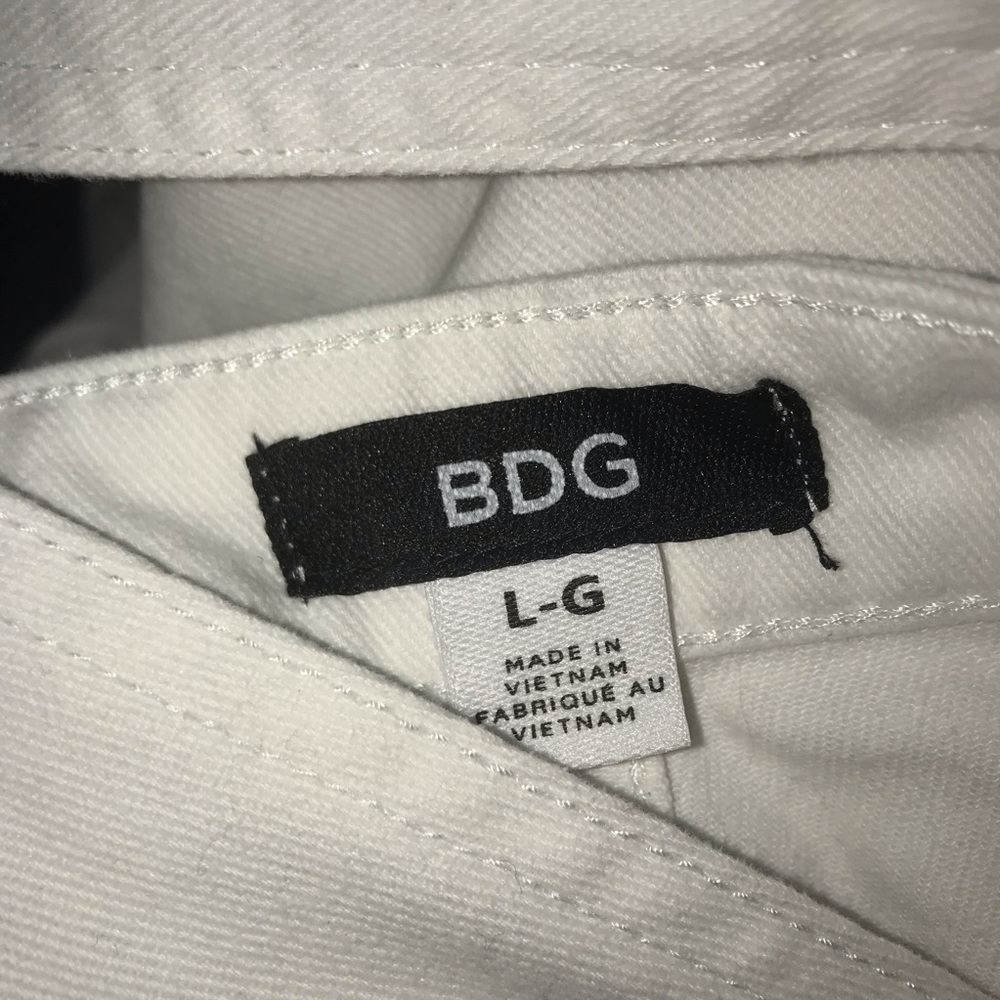 UO BDG Cali Frayed White Denim Shortall Overalls - Picture 7 of 8